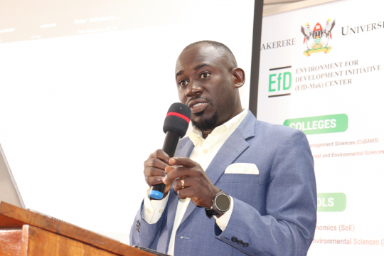 Peter Babyenda presenting during the policy dialogue: Photo: EfD-Mak Center