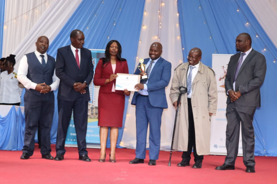 Michael Ndwiga receives the award for best overall innovator during the performance contract and staff recognition ceremony at the University of Nairobi. Photo: University of Nairobi.