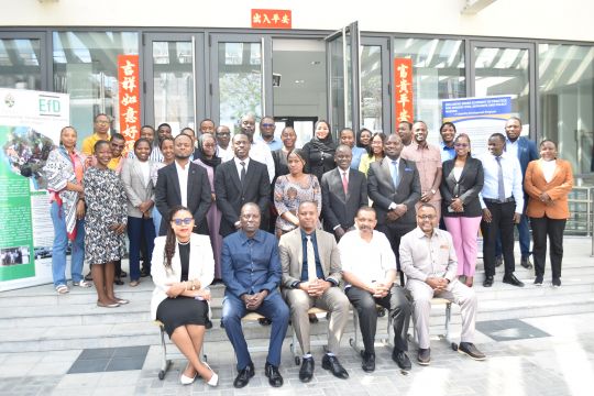 Bridging Generations - IGE fellows, alumna, and stakeholders unite in celebratory group photo