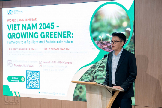 Pham Khanh Nam delivered a welcome remark