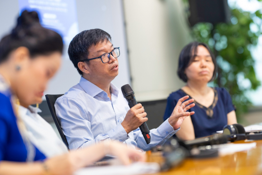 Ho Quoc Thong in a discussion about Marine Economy
