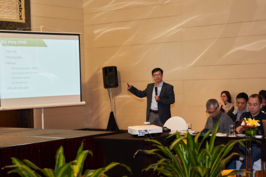 Dr. Ho Quoc Thong presents the survey results