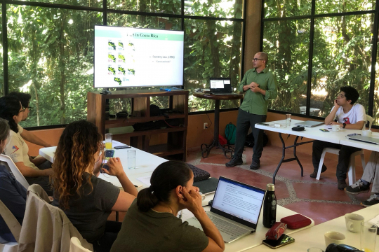 EfD Central America-Mexico Director Róger Madrigal shares insights on PES at the workshop.