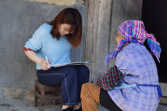 The interviewer from the same ethnic group doing the survey with minority languages in Yunnan Province