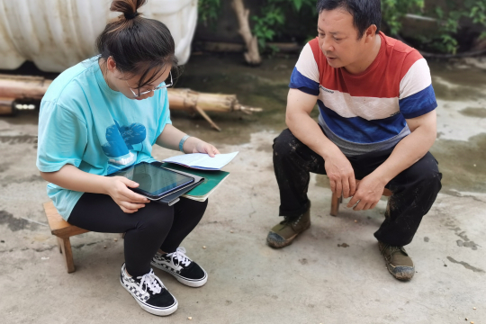 Yunnan Farmer answering questions
