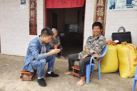 Yunnan Farmer answering the questions