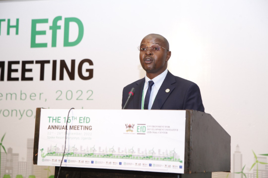 Edward Bbaale addressing the participants