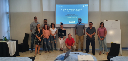 Participants and trainers got together for a final group picture. 