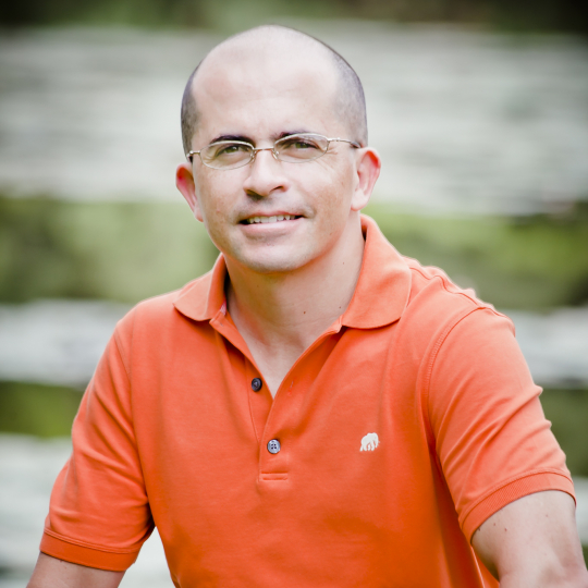 Dr. Róger Madrigal
