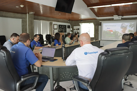 Meeting with cooperative representatives. 