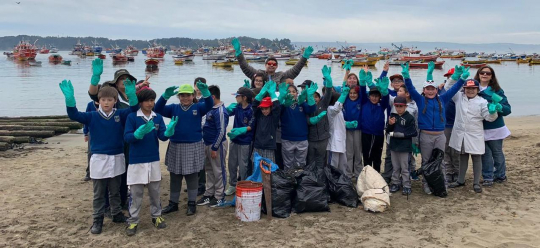 Children in Chile cleaning a beach