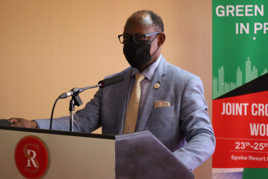 Prof. Barnabas Nawangwe addressing participants