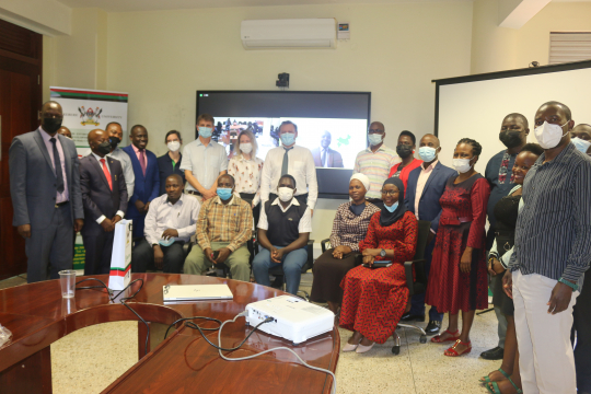  The research fellows pose for a group photo with the Swedish delegation after the meeting