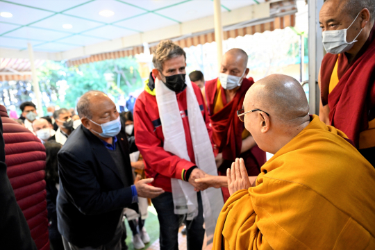 thomas sterner with his holiness