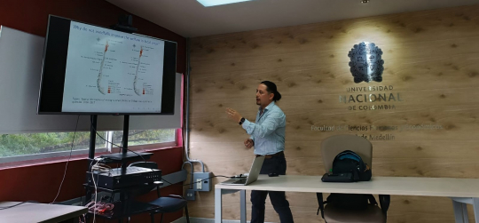 Mauricio Oyarzo at Colombian Universidad Nacional