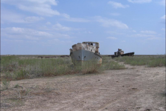 Deserted Aral Sea in Moynaq, Uzbekistan. Gilad Rom, Wikimedia commons.