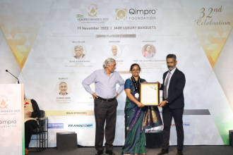 Haripriya Gundimeda receives the award. Photo: EfD India. 