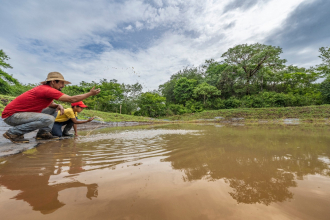 The water reservoirs are helping the farmer's families to produce more and better crops. Image: Cosecha del Agua project