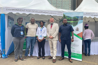 EfD’s Director, Gunnar Köhlin, interacts with the EfD Kenya team.