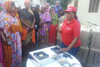 Researchers explain the functions of lilquid petroleum gas stoves to participants in experiment